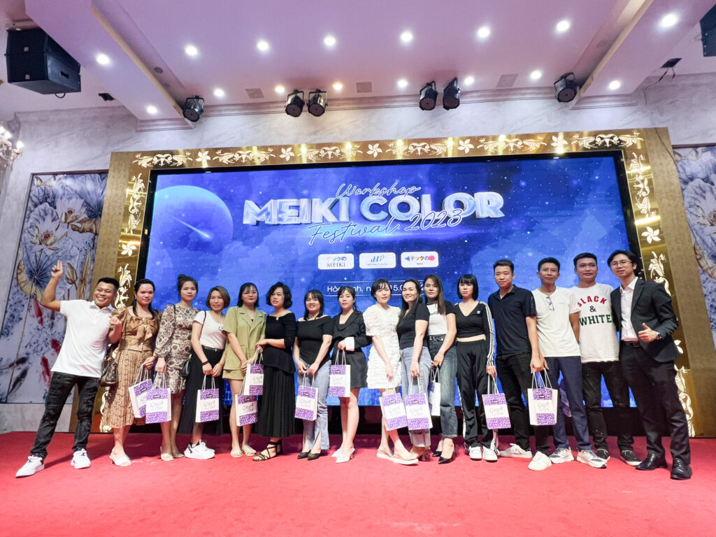 Hình ảnh sự kiện ra mắt Meiki Max tại TP.HCM – Chuyên gia tạo mẫu tóc trình diễn kỹ thuật phục hồi cao cấp trước đông đảo salon khu vực phía Nam